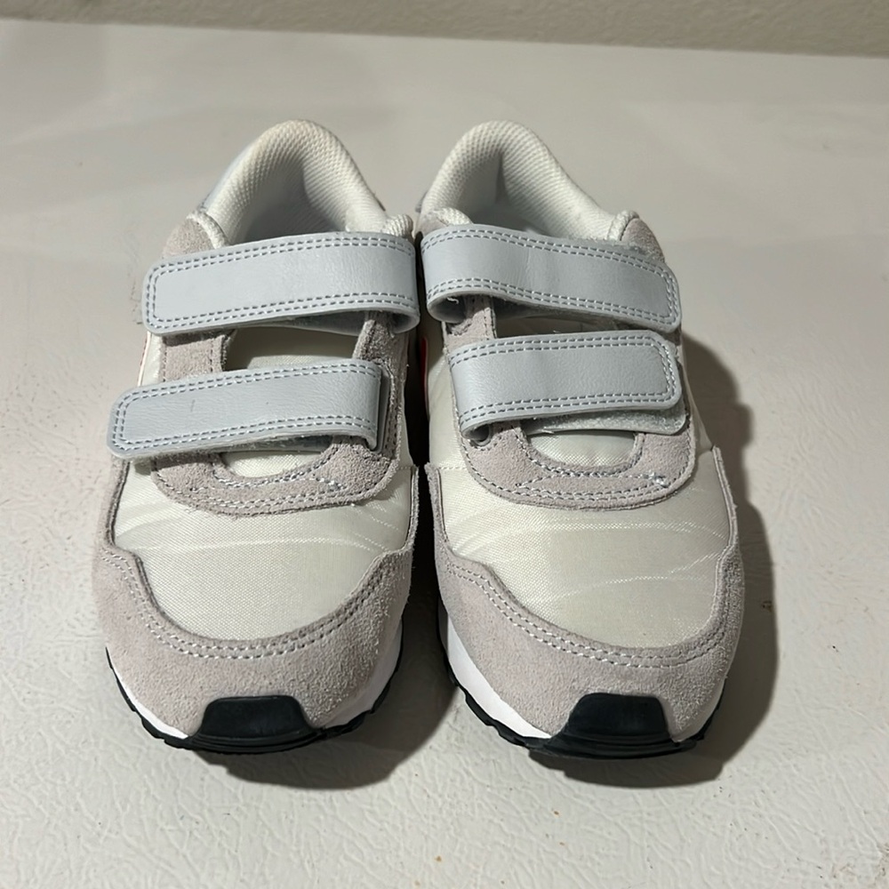 Nike Boys tennis shoes. Size 2. In perfect condition.